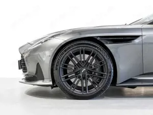 Aston Martin DB12 Coupe -Magnetic Silver- Bild 4