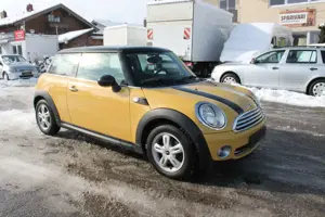 MINI Cooper 1.6 KLIMATR MFL SHZ ALU TÜV 12/26 Bild 3