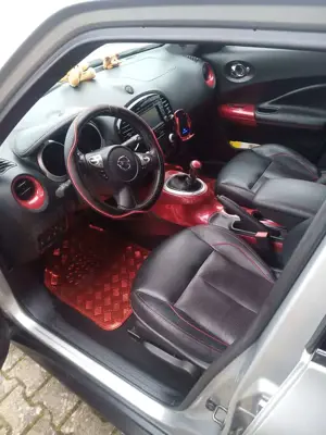 Nissan Juke Nissan Juke 1.2 DIG-T Tekna STOFF/LEDER DETROIT RED