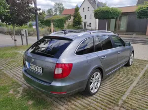 Skoda Superb Combi 2.0 TDI DSG Elegance Bild 3