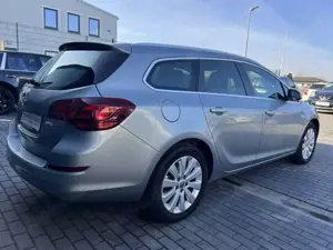 Opel Astra J Sports Tourer Innovation Xenon+T.-Leder+PDC+ Bild 4