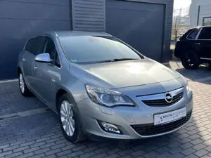 Opel Astra J Sports Tourer Innovation Xenon+T.-Leder+PDC+ Bild 3