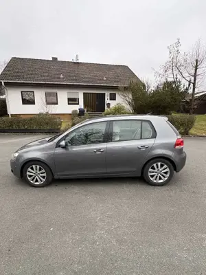Volkswagen Golf 2.0 TDI DPF Edition Bild 1