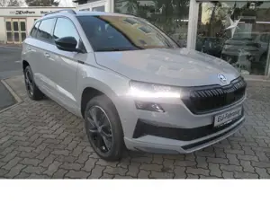 Skoda Karoq Sportline1,5TSI DSG Nav/ 360*/ AHK/ Side/ Sound/ e