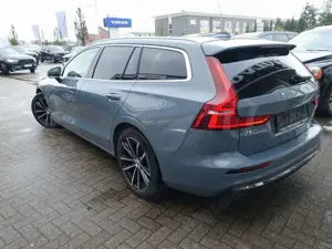 Volvo V60 Recharge T6 AWD Core/AHK/BLIS/CAM/Carplay Bild 4