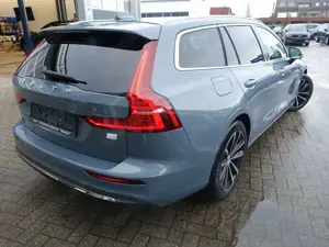 Volvo V60 Recharge T6 AWD Core/AHK/BLIS/CAM/Carplay Bild 2