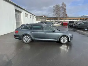 Skoda Superb Combi 2.0 TDI DSG Style 150€ m.20% Anz. Premium Bild 5