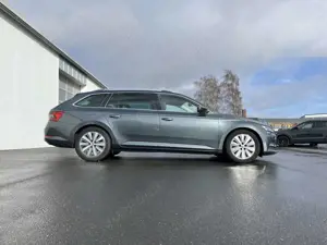 Skoda Superb Combi 2.0 TDI DSG Style 150€ m.20% Anz. Premium Bild 4