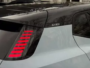 Volvo EX30 Plus Twin Motor Performance AWD HarmanK Bild 3