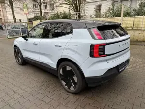 Volvo EX30 Plus Twin Motor Performance AWD HarmanK Bild 5