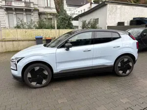 Volvo EX30 Plus Twin Motor Performance AWD HarmanK Bild 4