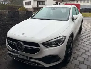 Mercedes-Benz GLA 200 GLA 7G-DCT Progressive