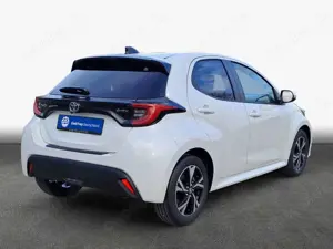 Toyota Yaris YARIS 1,5ltr Hybrid Teamplayer Safetypaket Bild 2