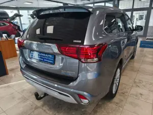 Mitsubishi Outlander PHEV 4WD | AHK Bild 5