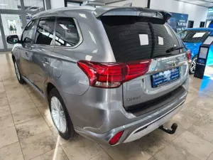 Mitsubishi Outlander PHEV 4WD | AHK Bild 3