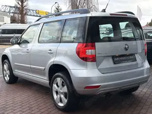 Skoda Yeti 1.4 TSI Ambition Skoda Serviceheft SHZ PDC Bild 3