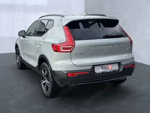 Volvo XC40 B4 (Benzin) Plus Dark 2WD Automatik Bluetooth Bild 3