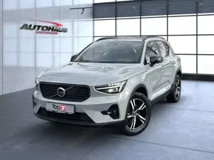 Volvo XC40 B4 (Benzin) Plus Dark 2WD Automatik Bluetooth Bild 2