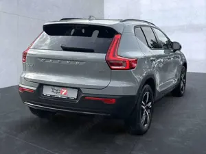 Volvo XC40 B4 (Benzin) Plus Dark 2WD Automatik Bluetooth Bild 4
