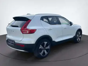 Volvo XC40 XC 40 T4 2WD Plus Bright Plug-In NAVI+LED+SOUND Bild 4