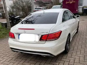 Mercedes-Benz E 200 E-Klasse Coupe Coupe 7G-TRONIC Bild 2