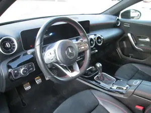 Mercedes-Benz A 180 A 180 AMG Line TOTWINKEL ASSIST NAVI LED TEMPOMAT Bild 4