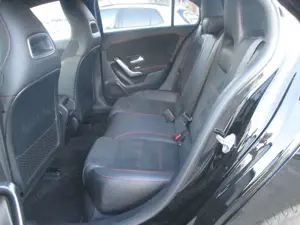 Mercedes-Benz A 180 A 180 AMG Line TOTWINKEL ASSIST NAVI LED TEMPOMAT Bild 5
