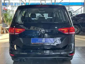 Volkswagen Touran Highline*SHZ*Navi*Standheizung*PDC*CarPlay Bild 5