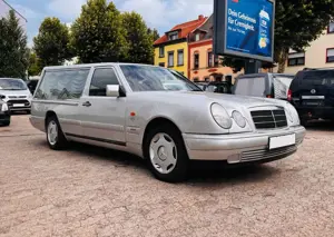 Mercedes-Benz 200 E 1.Hand Bestattungswagen Leichenwagen