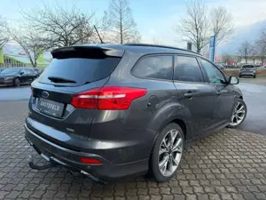 Ford Focus 1.5 ST-Line Automatik + Anhängerkupplung Bild 3