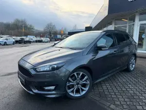 Ford Focus 1.5 ST-Line Automatik + Anhängerkupplung Bild 2