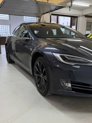 Tesla Model S Model S Dual Motor Allradantrieb Performance Bild 4