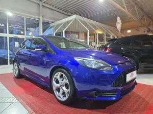 Ford Focus ST+RECARO-SPORTSITZE+SHZ+KLIMA+08/27-TÜV+