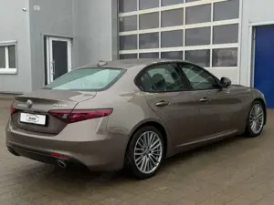 Alfa Romeo Giulia Super 2.2 Automatik Euro6 Kamera Keyless Bild 5