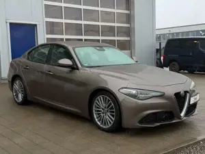 Alfa Romeo Giulia Super 2.2 Automatik Euro6 Kamera Keyless Bild 2