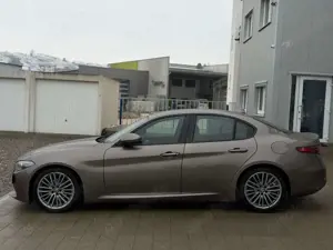 Alfa Romeo Giulia Super 2.2 Automatik Euro6 Kamera Keyless Bild 3