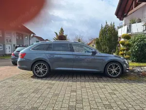 Skoda Superb Combi 2.0 TDI DSG Premium Edition VOLL AUSSTATTUNG Bild 3