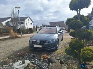 Skoda Superb Combi 2.0 TDI DSG Premium Edition VOLL AUSSTATTUNG