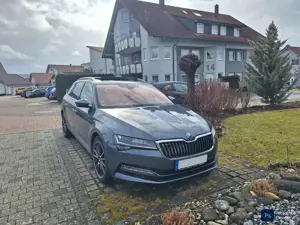 Skoda Superb Combi 2.0 TDI DSG Premium Edition VOLL AUSSTATTUNG Bild 2