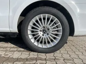 Mercedes-Benz V 220 V 220 d STYLE Lang NAVI+AHK 2,5t+DISTR+TISCH+ Navi Bild 5