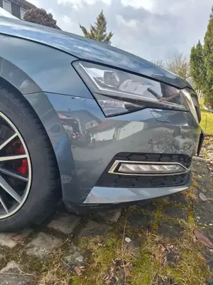 Skoda Superb Combi 2.0 TDI DSG Premium Edition VOLL AUSSTATTUNG Bild 5