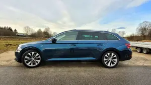 Skoda Superb Superb Combi 2.0 TDI DSG AWD LK Bild 2