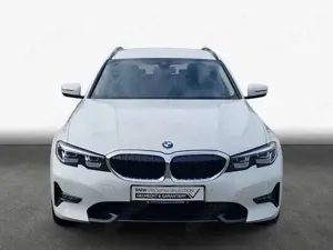 BMW 320 i Touring Aut. Sport Line *AHK*LED* Bild 4