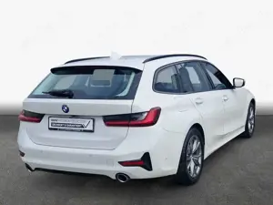 BMW 320 i Touring Aut. Sport Line *AHK*LED* Bild 2