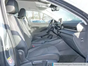 Volkswagen T-Roc Style 1.5 eTSI DSG Navi Keyless Rückfahrka Bild 4