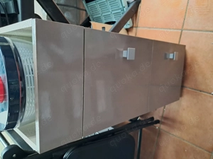 Zwei  Badezimmer  Schränke 