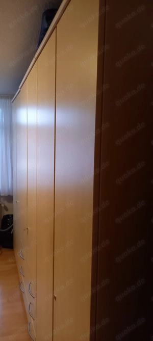 Großer Schlafzimmerschrank