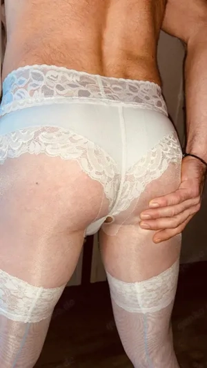 Unschuldiges Weiß aber heiße und sexy Spitze. Bild 3