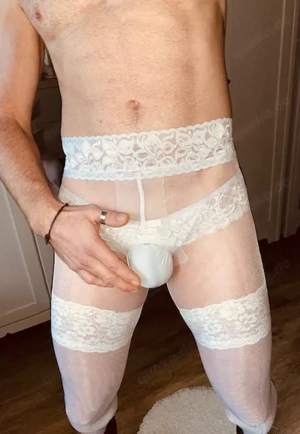 Unschuldiges Weiß aber heiße und sexy Spitze. Bild 2