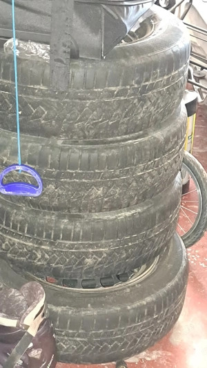 Autoreifen zu verschenken. Nur Gummi